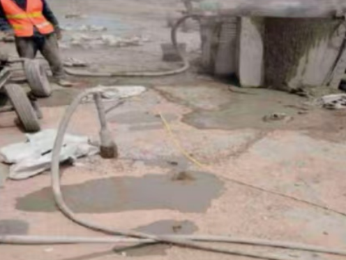 祁东水泥混凝土路面板底注浆技术 路面脱空注浆整治方案